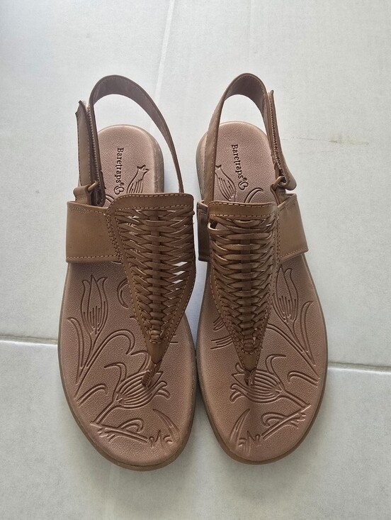 BareTraps Shoes - Baretraps Quincy Thong Sandals Size 9.5 Wide In Caramel Color
